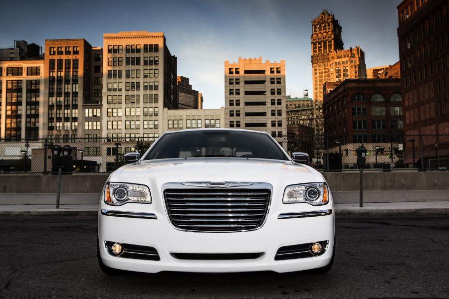  Chrysler 300C Motown Edition 2013 года  (фото 22 из 39)